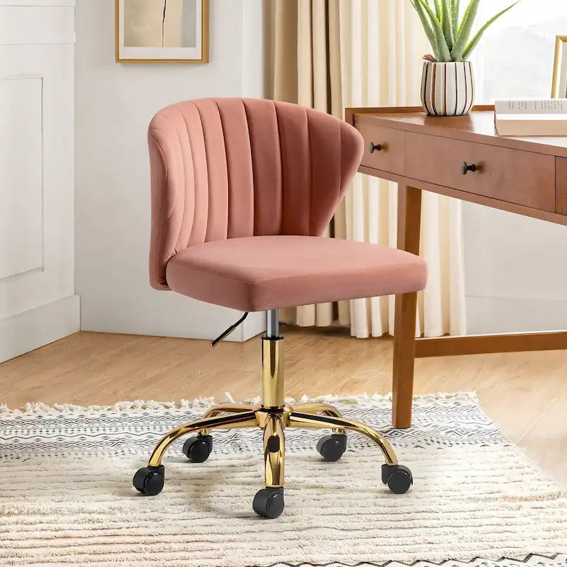 Moderní sametová kancelářská židle s ergonomickým opěradlem typu Wingback, otočná o 360° a se svisle prošívaným opěrákem