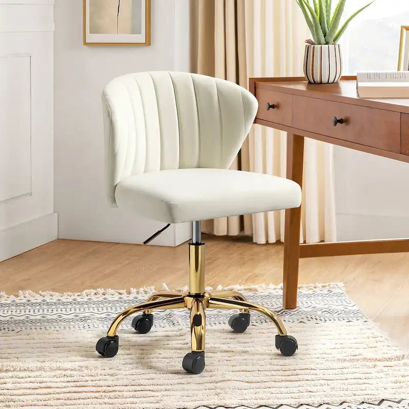 Moderní sametová kancelářská židle s ergonomickým opěradlem typu Wingback, otočná o 360° a se svisle prošívaným opěrákem
