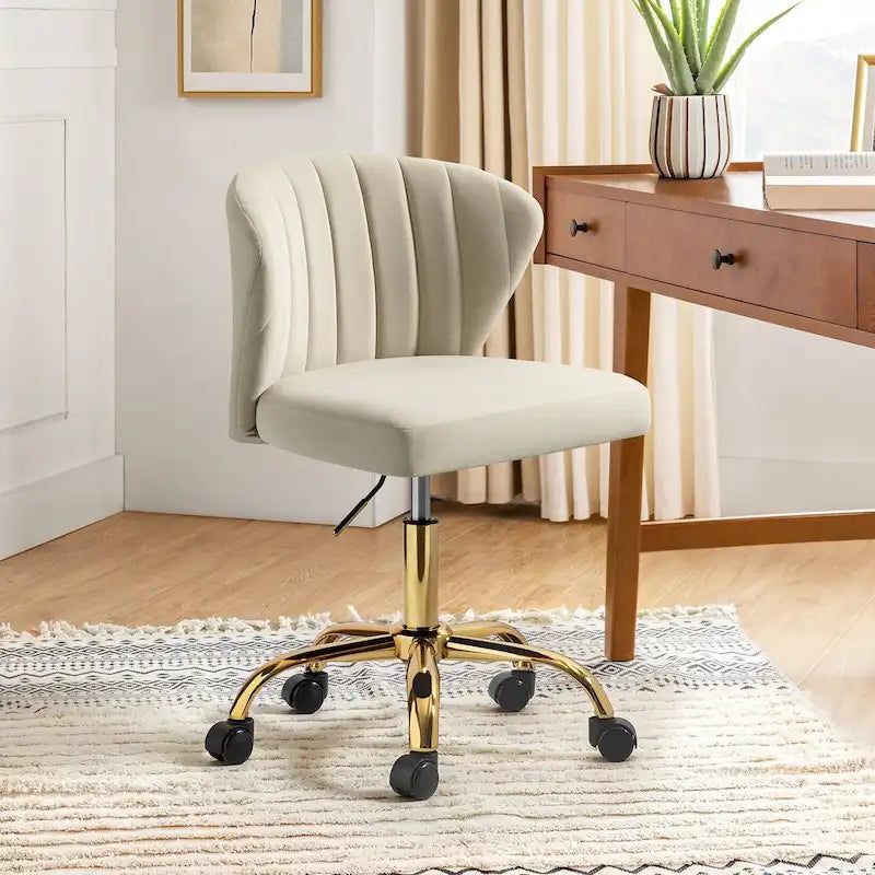 Moderní sametová kancelářská židle s ergonomickým opěradlem typu Wingback, otočná o 360° a se svisle prošívaným opěrákem